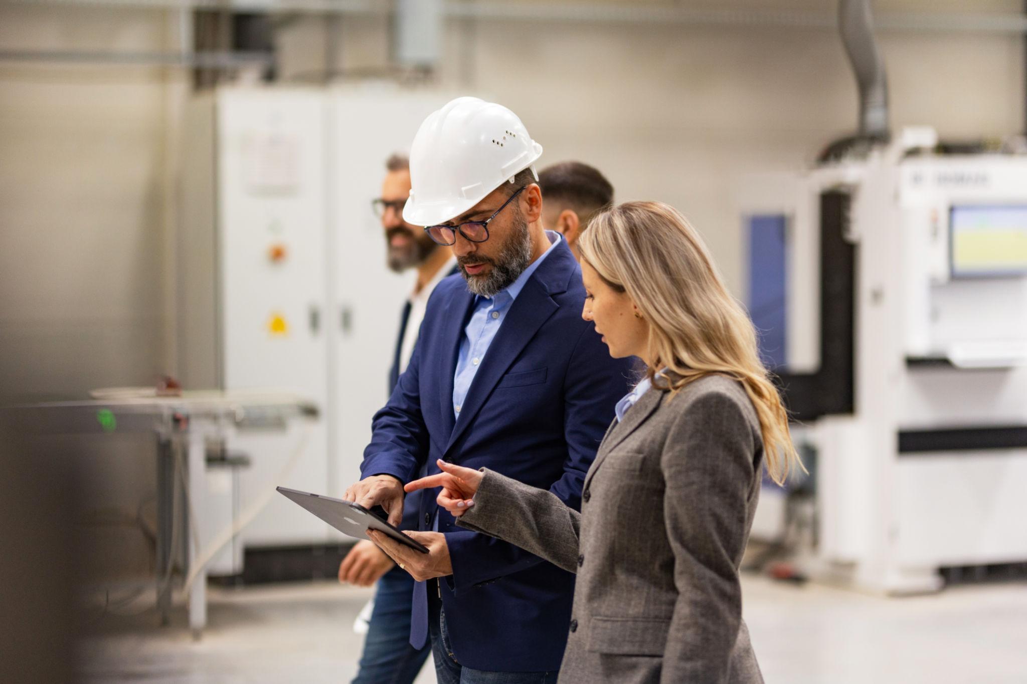 Inżynier przy pracy podkreślający techniczny charakter oferty Valmeto